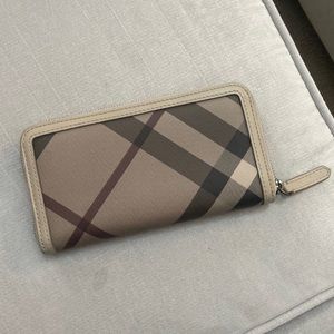 Burberry wallet gently used